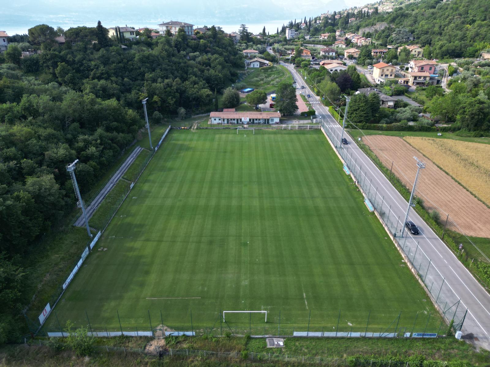 Luftaufnahme Fussballplatz Albisano am Gardasee