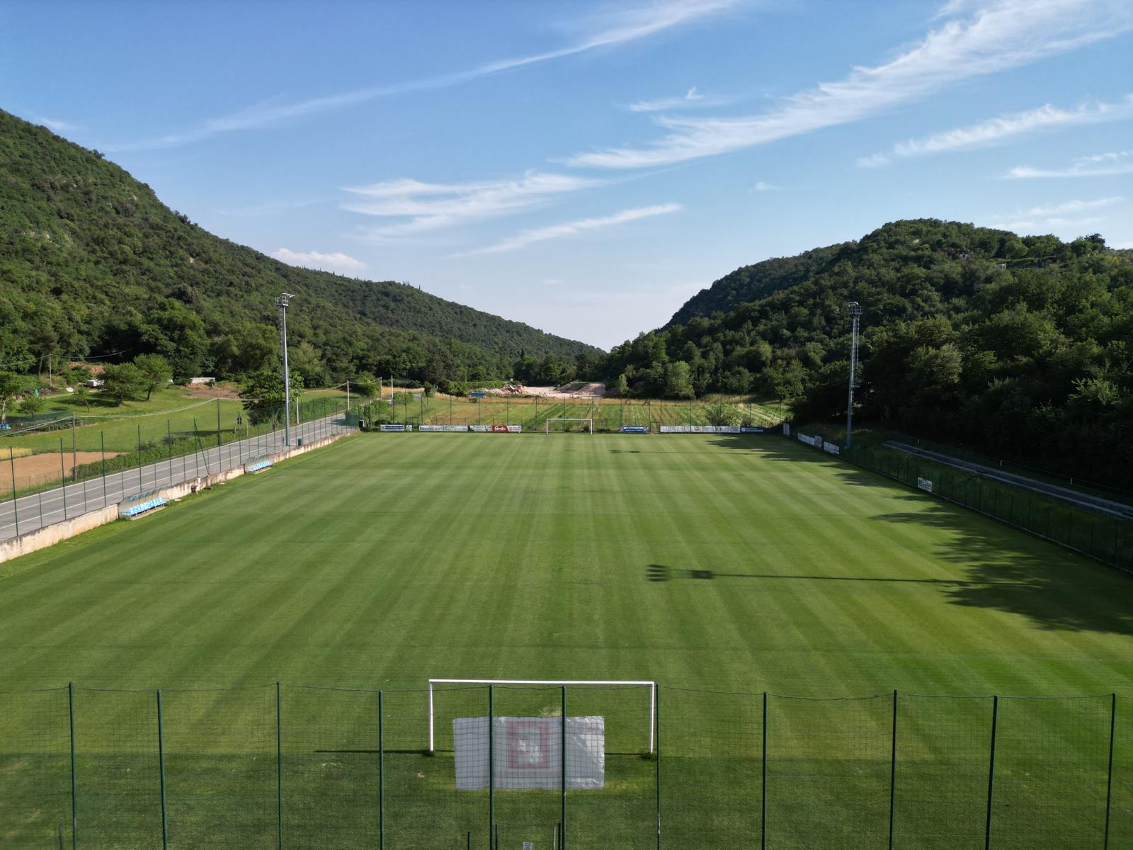 Trainingsplatz Albisano zwischen Huegeln